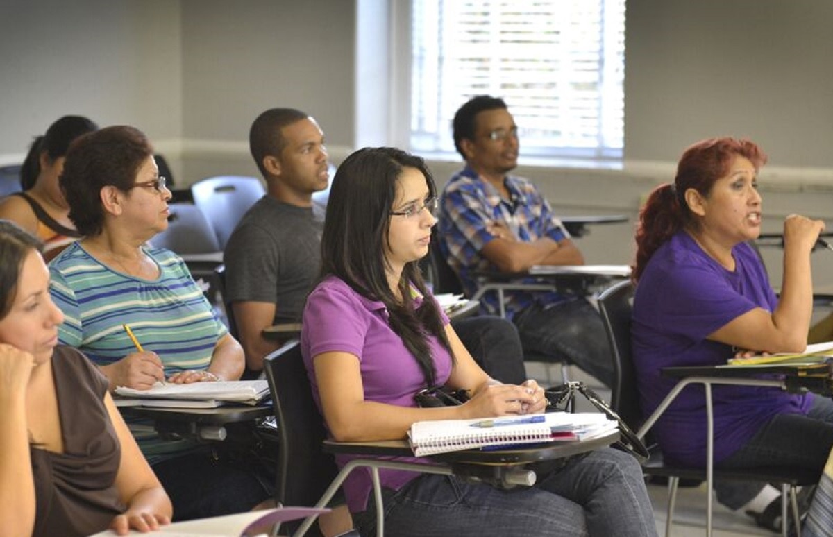 Volunteer Spotlight: ESL Tutor Darcy Vallery